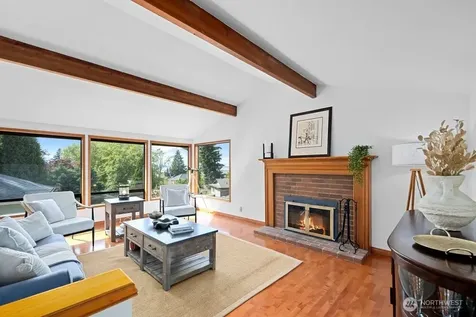 902 7th Avenue S Edmonds WA 98020