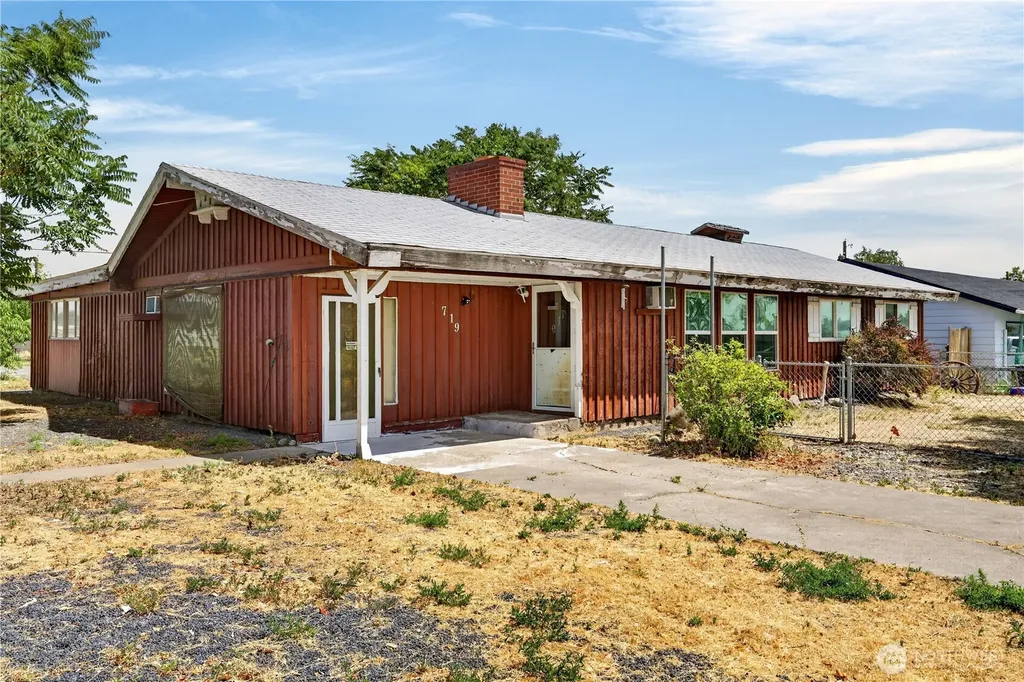 719 S Catalpa Moses Lake WA 98837