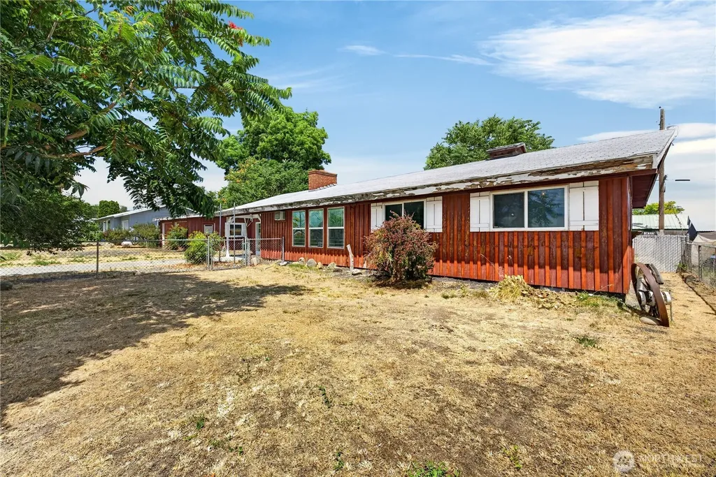 719 S Catalpa Moses Lake WA 98837