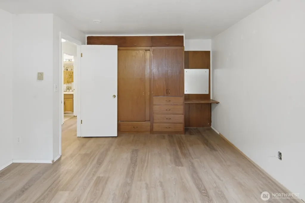 565 Lee Street Seattle WA 98109