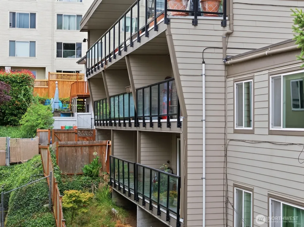 565 Lee Street Seattle WA 98109