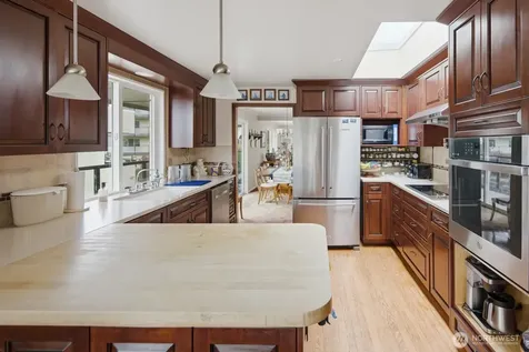 565 Lee Street Seattle WA 98109