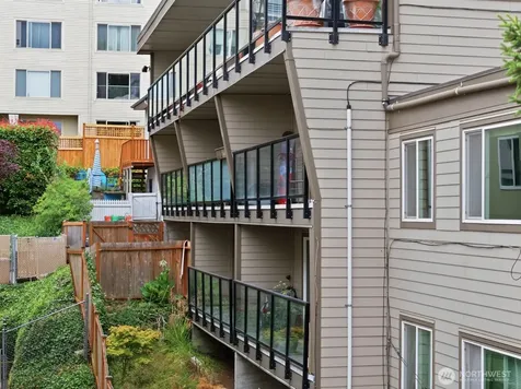 565 Lee Street Seattle WA 98109