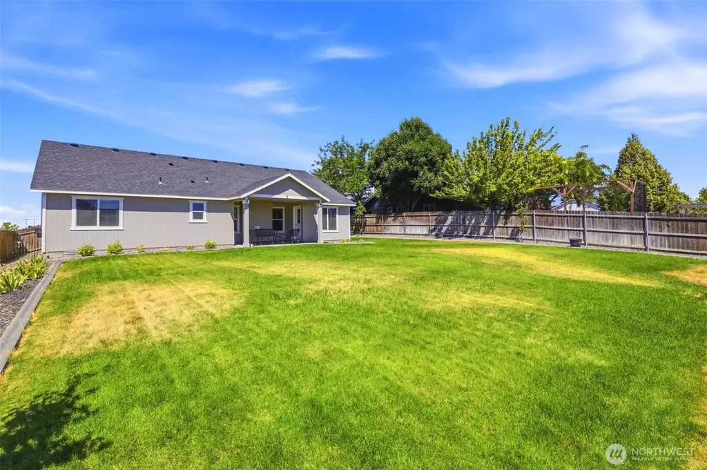 2670 Hickory Avenue West Richland WA 99353