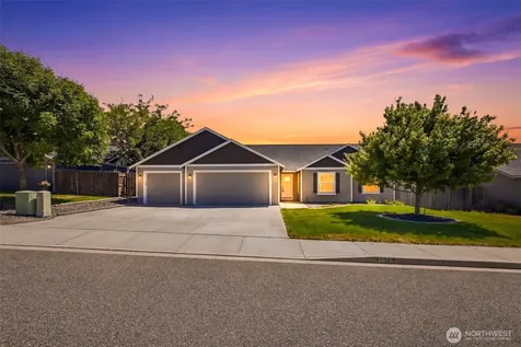 2670 Hickory Avenue West Richland WA 99353