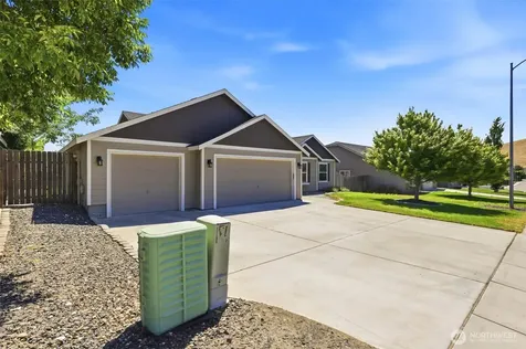 2670 Hickory Avenue West Richland WA 99353