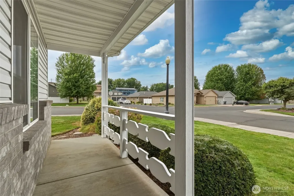 777 SE Magnoni College Place WA 99324