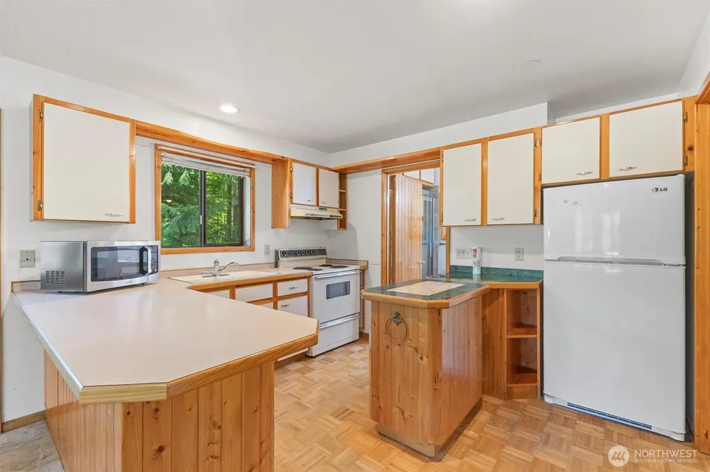 8625 Golden Valley Drive Maple Falls WA 98266