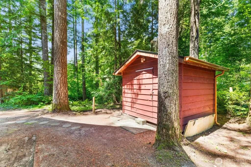 8625 Golden Valley Drive Maple Falls WA 98266
