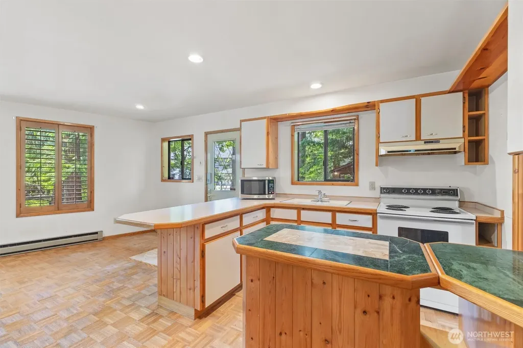 8625 Golden Valley Drive Maple Falls WA 98266