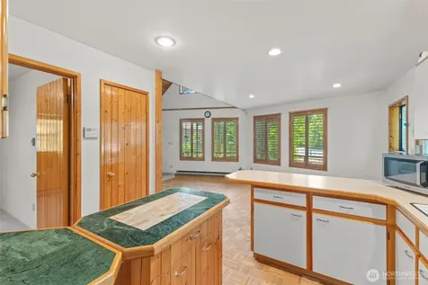 8625 Golden Valley Drive Maple Falls WA 98266