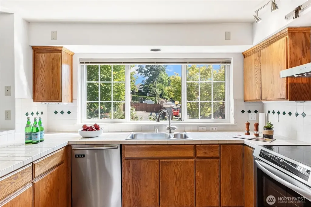 911 Brookmere Street Edmonds WA 98020