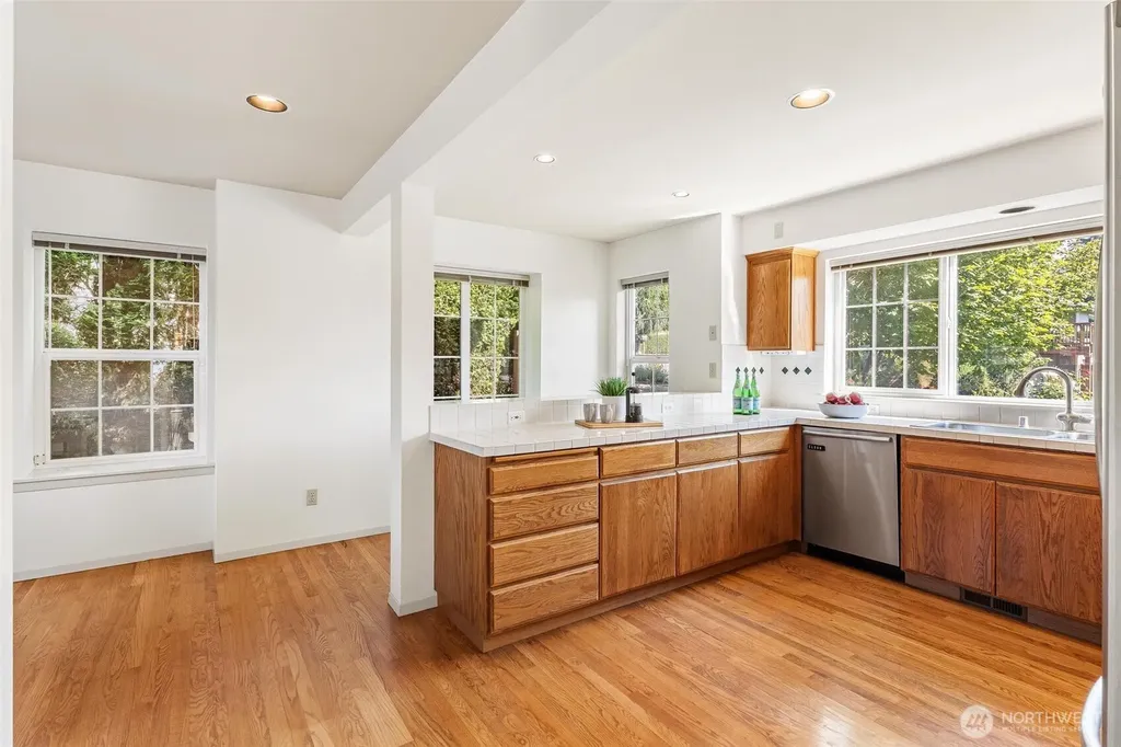 911 Brookmere Street Edmonds WA 98020