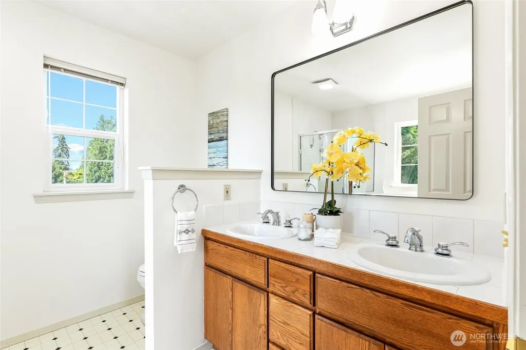 911 Brookmere Street Edmonds WA 98020
