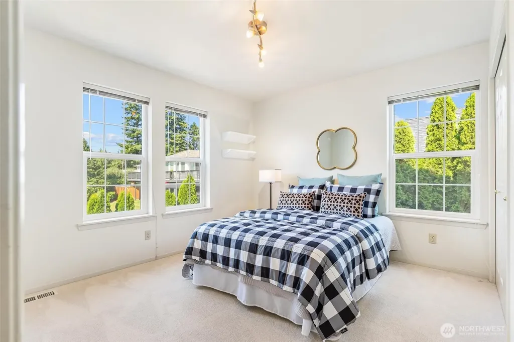 911 Brookmere Street Edmonds WA 98020