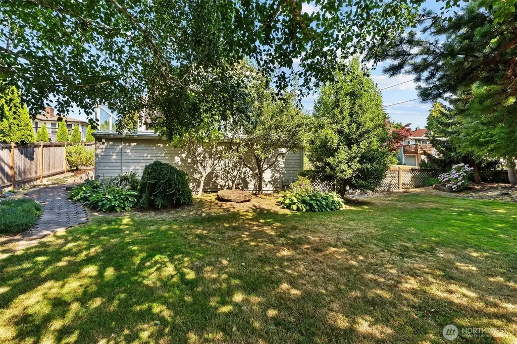 911 Brookmere Street Edmonds WA 98020