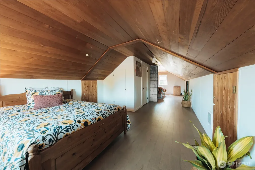 1378 Ocean Beach Road Hoquiam WA 98550