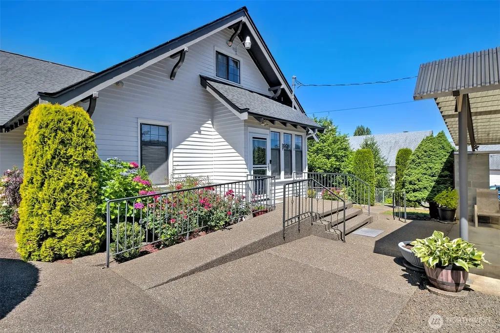 502 S 3rd Street Mccleary WA 98557