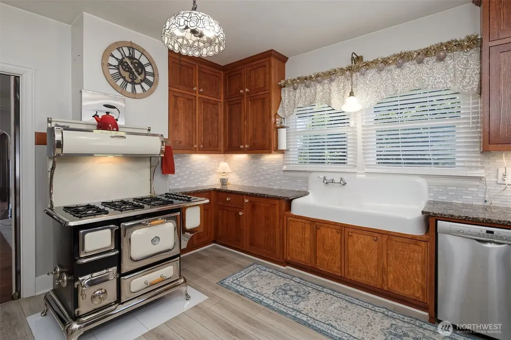 502 S 3rd Street Mccleary WA 98557