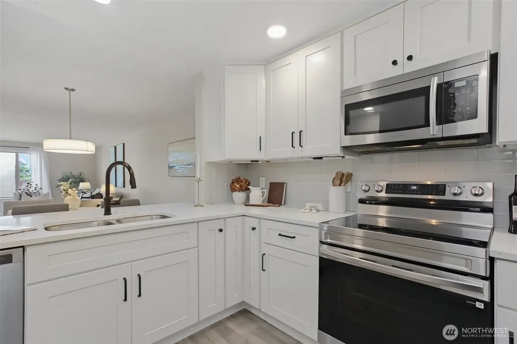 3507 SW Alaska Street Seattle WA 98126