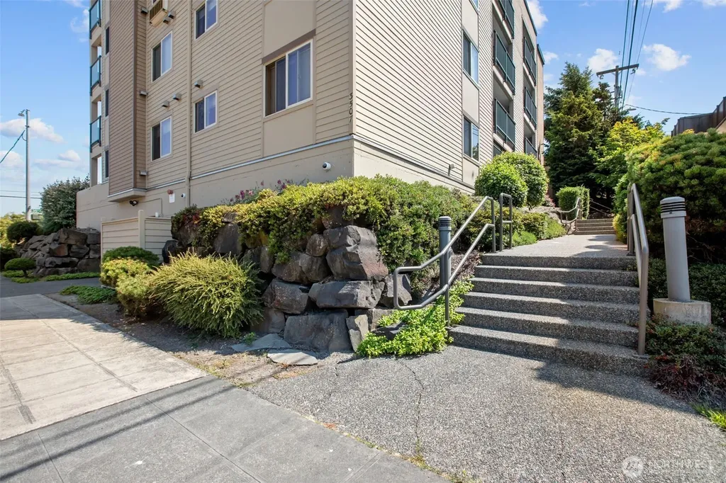 3507 SW Alaska Street Seattle WA 98126