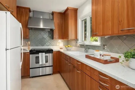 2313 47th Avenue SW Seattle WA 98116