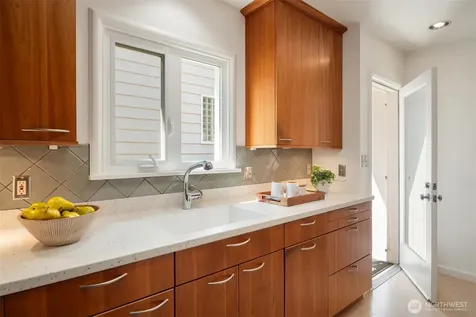 2313 47th Avenue SW Seattle WA 98116