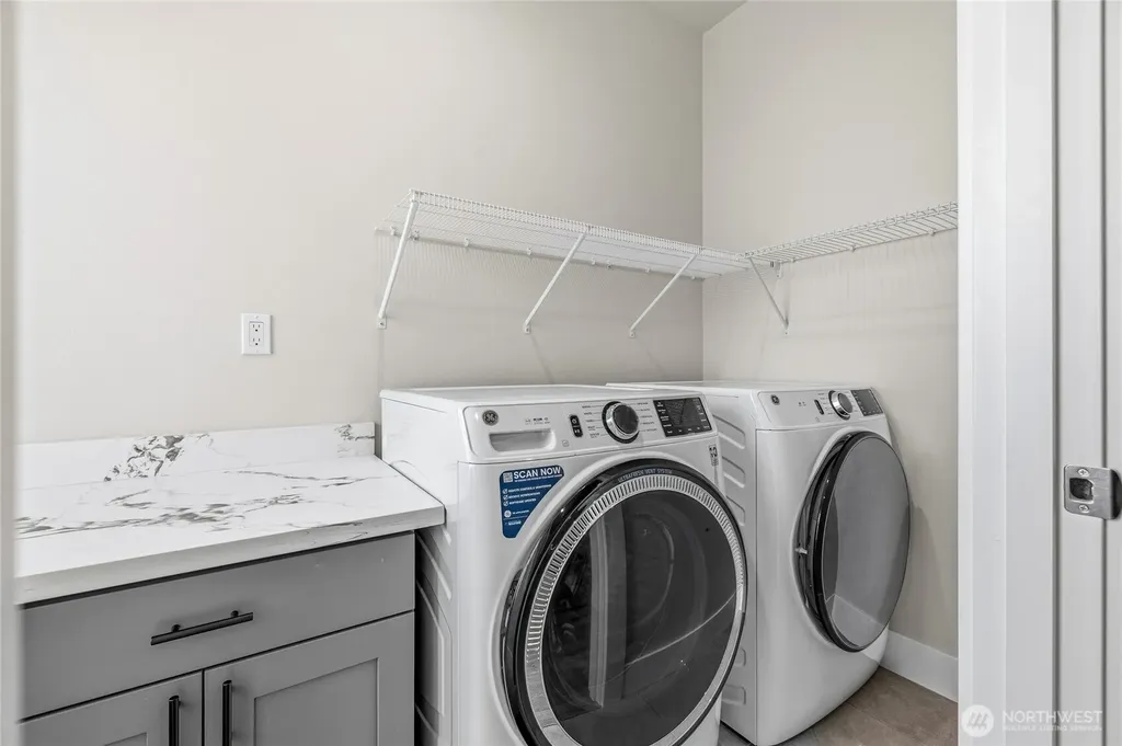 1725 Aaron Drive Lynden WA 98264