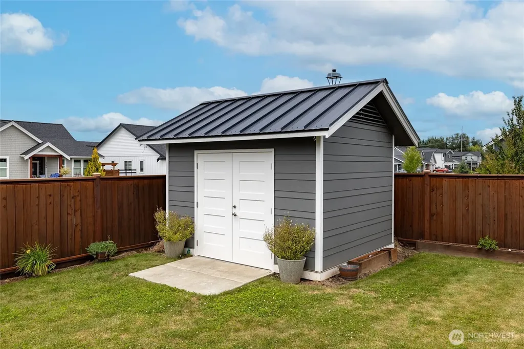 1725 Aaron Drive Lynden WA 98264