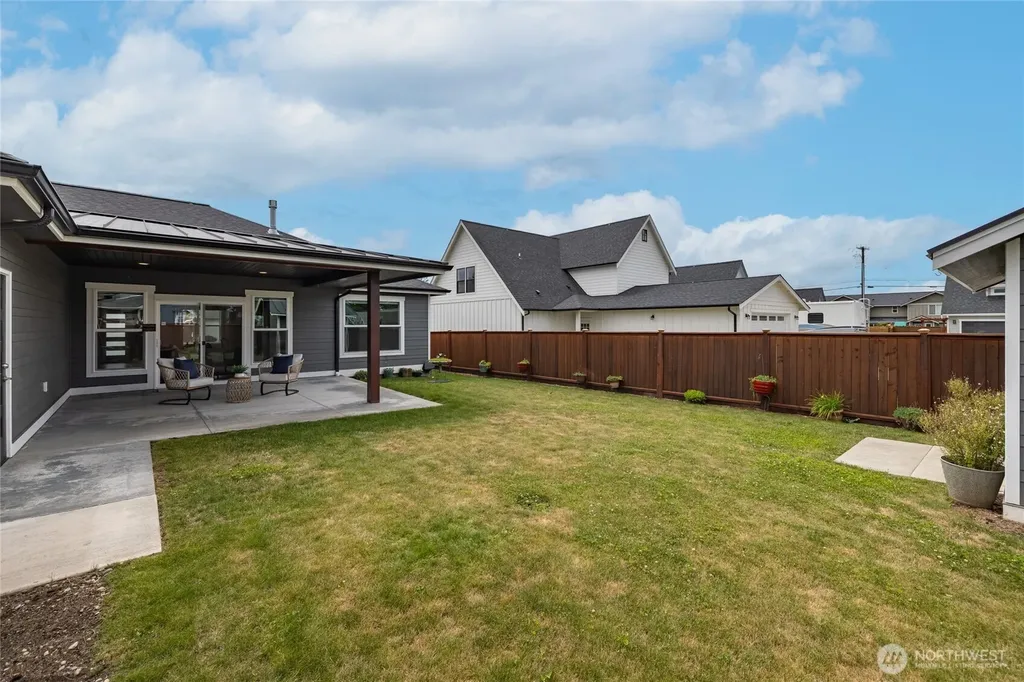 1725 Aaron Drive Lynden WA 98264