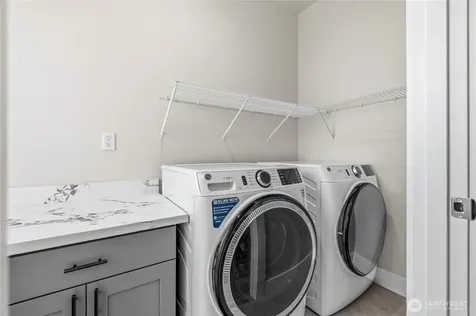 1725 Aaron Drive Lynden WA 98264