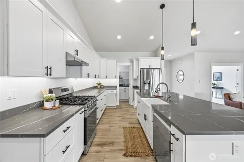 1725 Aaron Drive Lynden WA 98264