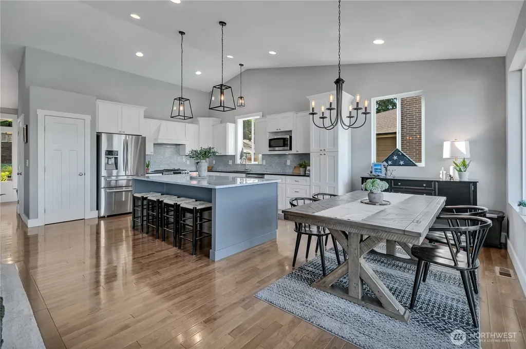 4705 Lakeridge Drive E Lake Tapps WA 98391