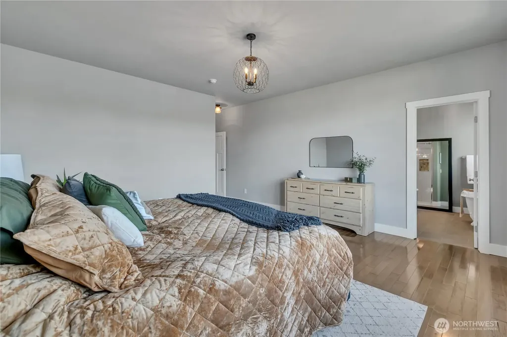 4705 Lakeridge Drive E Lake Tapps WA 98391
