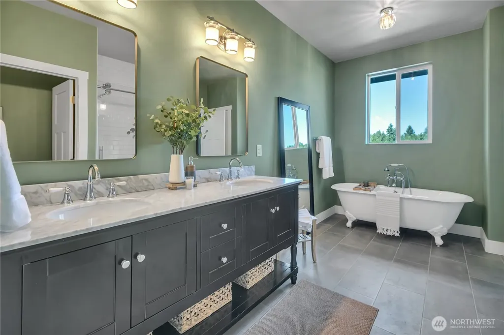 4705 Lakeridge Drive E Lake Tapps WA 98391