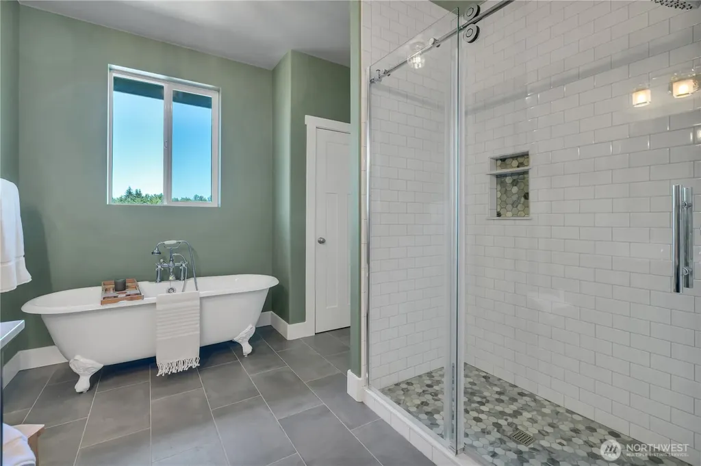 4705 Lakeridge Drive E Lake Tapps WA 98391