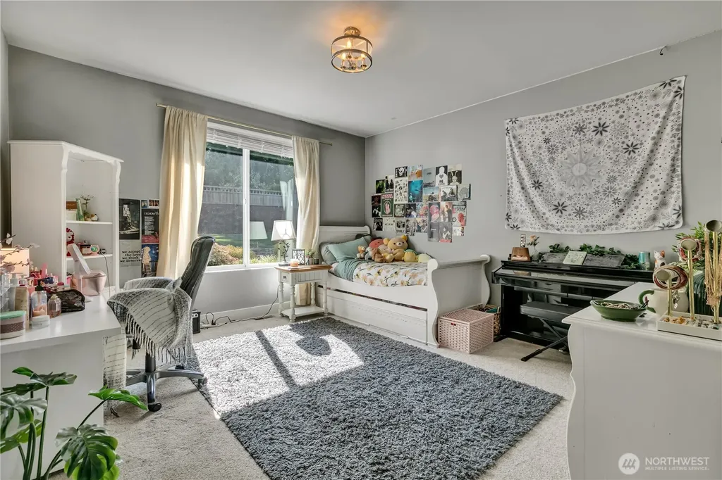 4705 Lakeridge Drive E Lake Tapps WA 98391