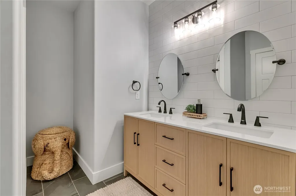 4705 Lakeridge Drive E Lake Tapps WA 98391