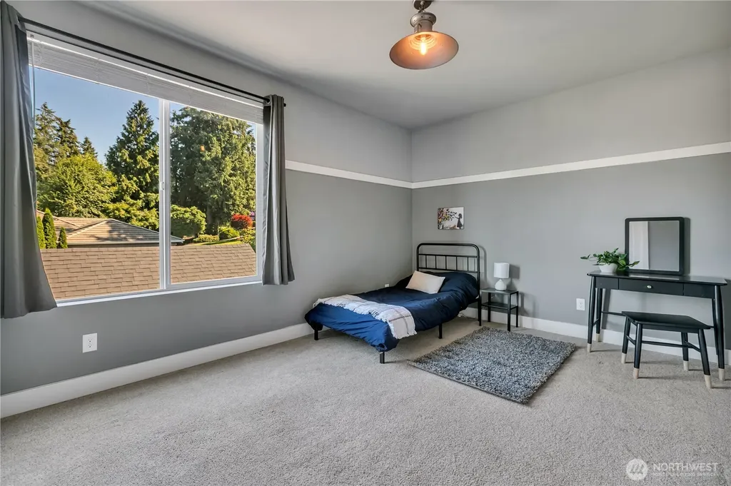 4705 Lakeridge Drive E Lake Tapps WA 98391
