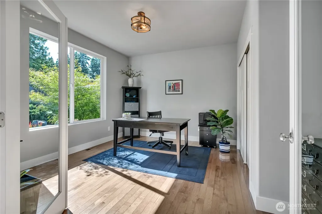 4705 Lakeridge Drive E Lake Tapps WA 98391