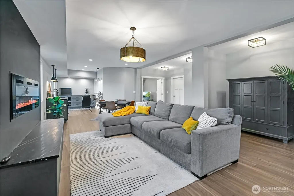 4705 Lakeridge Drive E Lake Tapps WA 98391