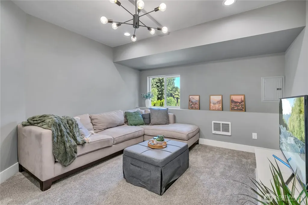 4705 Lakeridge Drive E Lake Tapps WA 98391