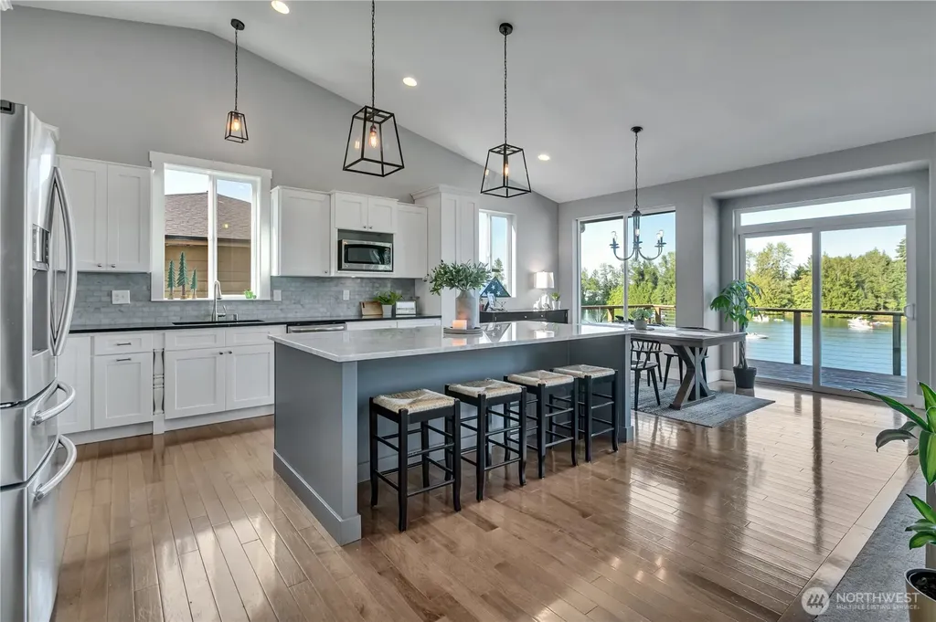 4705 Lakeridge Drive E Lake Tapps WA 98391