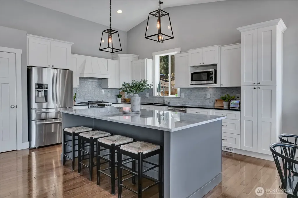 4705 Lakeridge Drive E Lake Tapps WA 98391