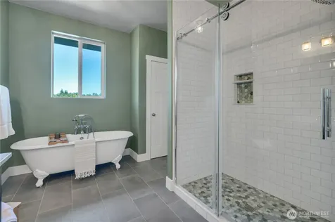 4705 Lakeridge Drive E Lake Tapps WA 98391