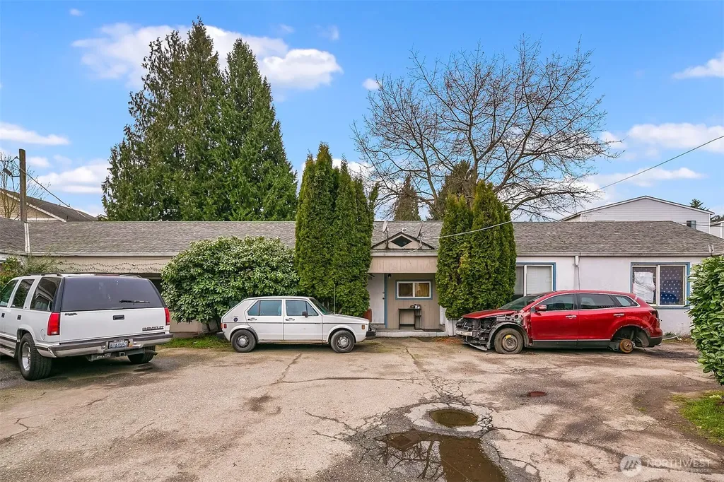10531 Aurora Avenue N Seattle WA 98133