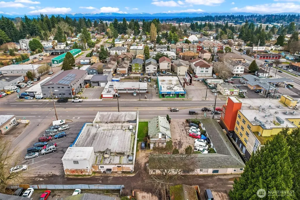 10531 Aurora Avenue N Seattle WA 98133