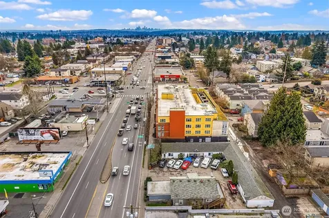 10531 Aurora Avenue N Seattle WA 98133