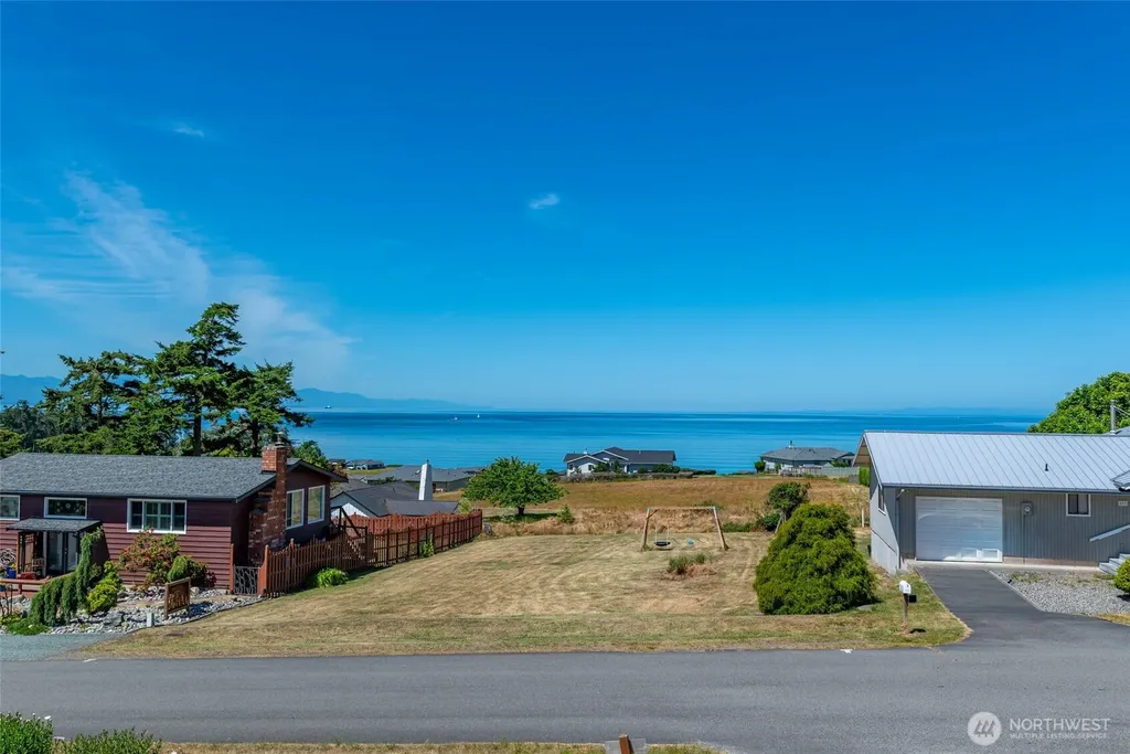 682 El Prado Avenue Coupeville WA 98239