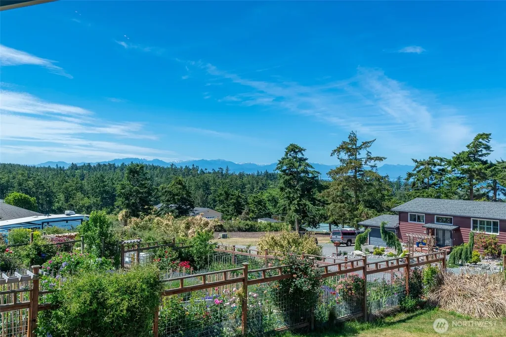 682 El Prado Avenue Coupeville WA 98239